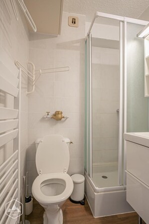 Shower - 150m from resort center, floor -1, balcony, tv, ski locker, 21m², Aussois (Aussois)