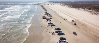 Pet Friendly | Newly Remodeled 3BR/1.5BA house | @Downtown & 9 mins to beach