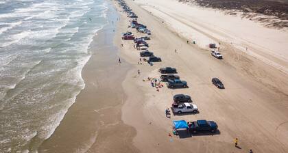 Pet Friendly | Newly Remodeled 3BR/1.5BA house | @Downtown & 9 mins to beach