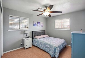 3 bedrooms, iron/ironing board, travel crib, free WiFi
