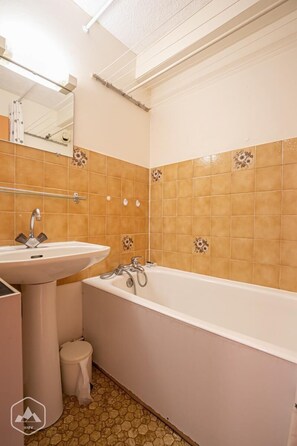 Bathtub