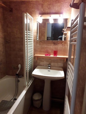 Bathtub