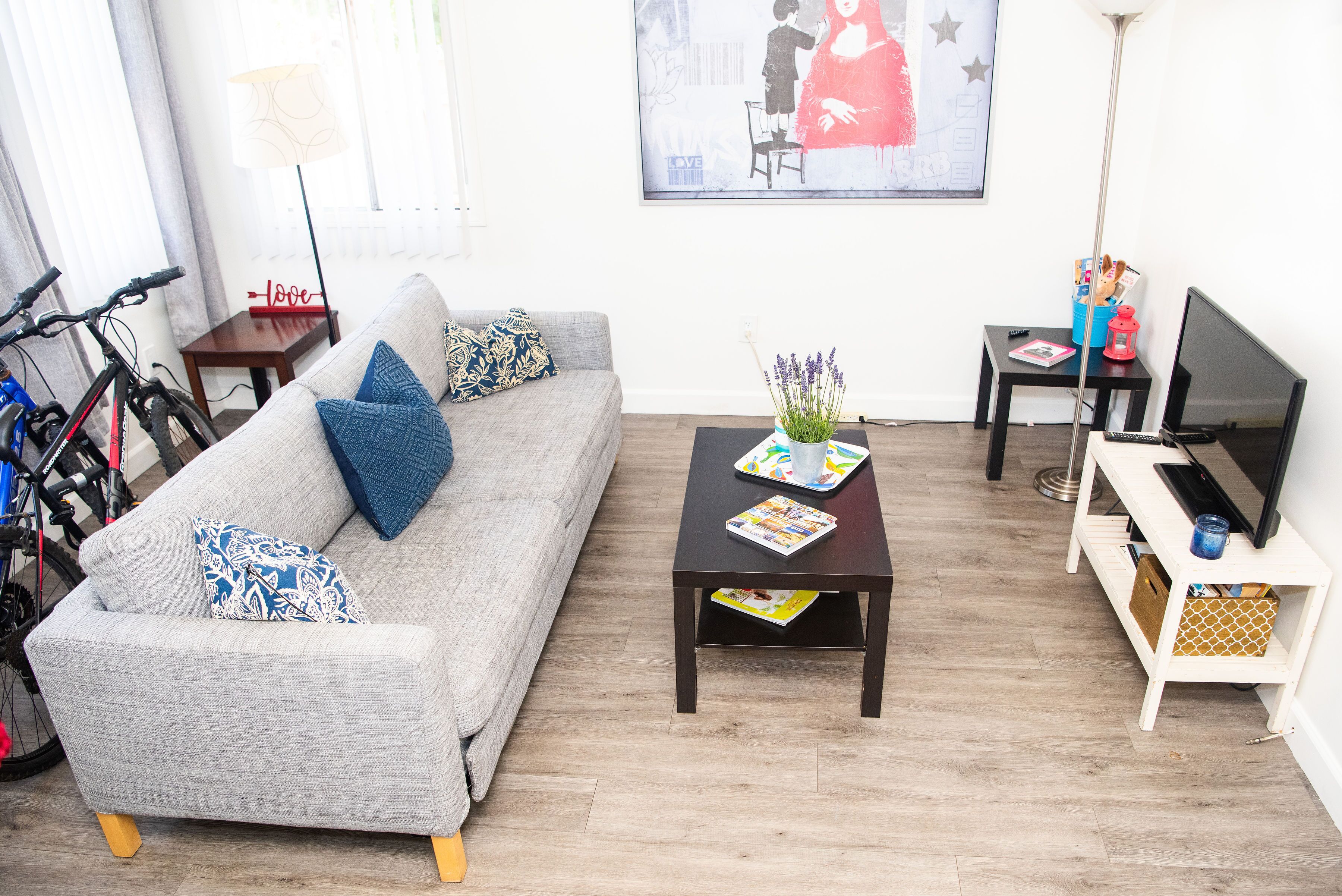 Cute cottage a block to beach w/ two bikes (Pet friendly!)