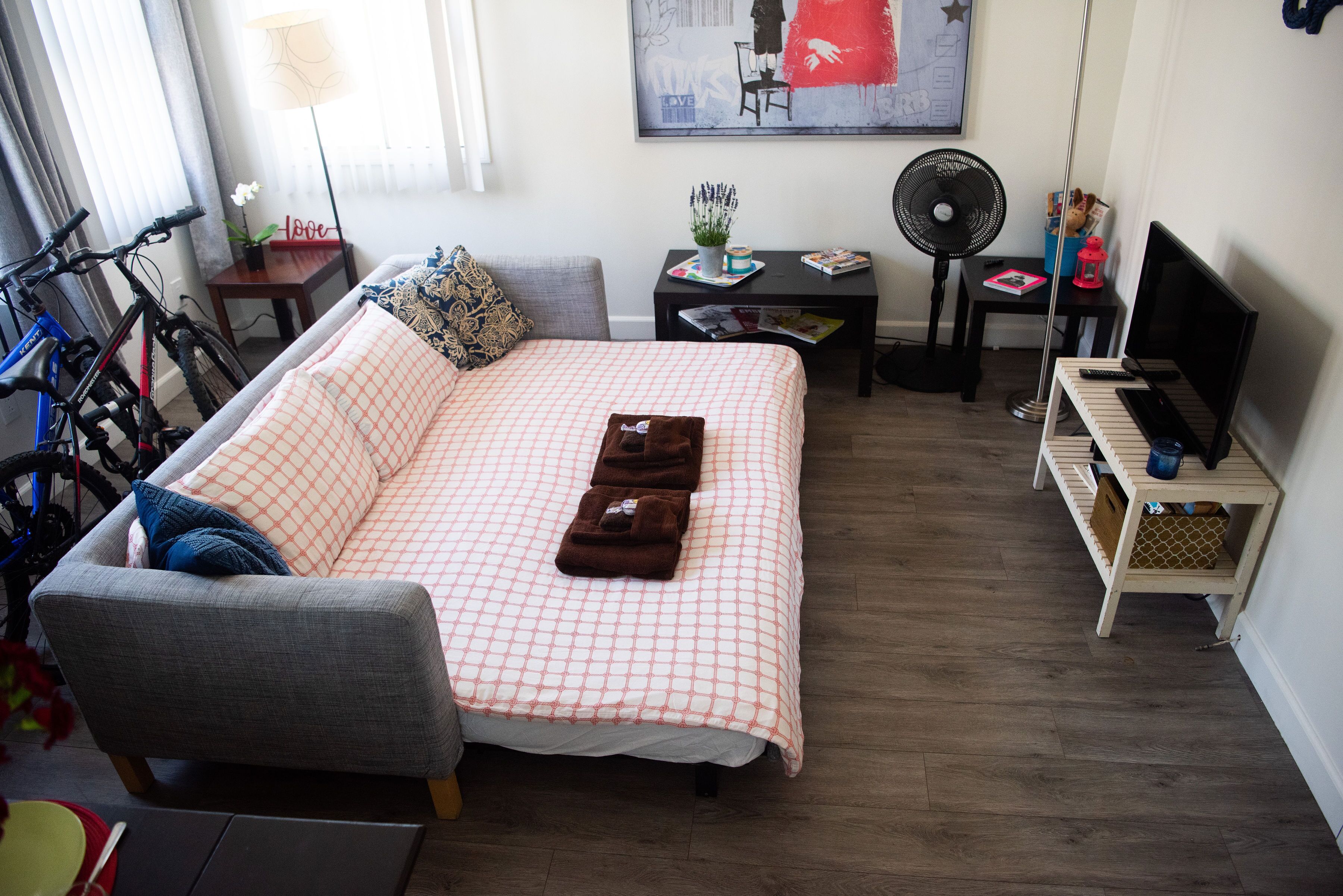 Cute cottage a block to beach w/ two bikes (Pet friendly!)