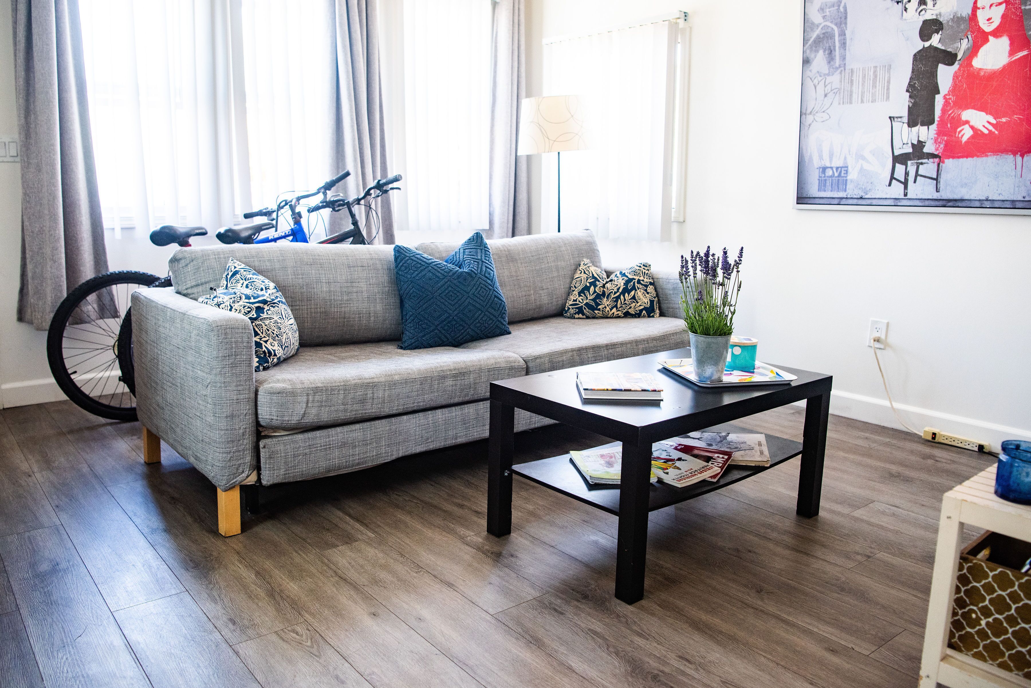 Cute cottage a block to beach w/ two bikes (Pet friendly!)