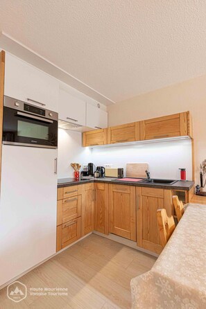 Fridge, microwave, oven