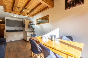 Dining - 300m from resort center, 4th floor, view ski slopes, balcony, 60m², Méribel-Mottaret (Méribel - Les Allues)