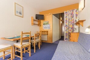 Room - 10m from ski slopes, 4th floor, view ski slopes, balcony, tv, 24m², Les Arcs (Les Arcs)