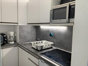 Fridge, microwave