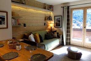 Living area - 350m from resort center, 1st floor, view ski slopes, balcony, 40m², Méribel-Mottaret (Méribel - Les Allues)
