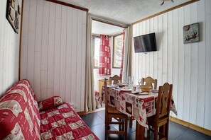 Dining - 200m from ski slopes, floor -3, tv, ski locker, 31m², Les Menuires (Les Menuires)
