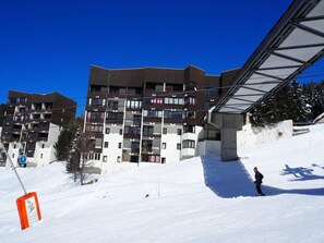 Exterior - 200m from ski slopes, floor -3, tv, ski locker, 31m², Les Menuires (Les Menuires)