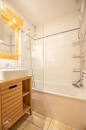 Bathtub