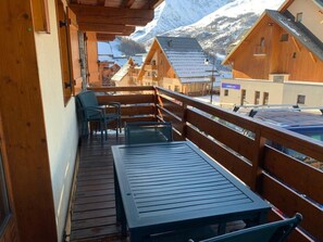 Outdoor dining - 120m from ski slopes, swimming pool, balcony, parking, ski locker, 36m², Valloire (Valloire)
