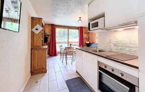 Fridge, microwave, dishwasher, coffee/tea maker