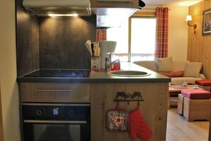 Réfrigérateur, micro-ondes, four, lave-vaisselle