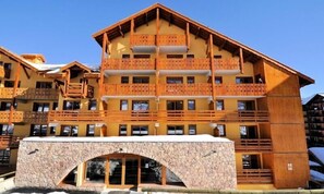 Exterior - 100m from ski slopes, 4th floor, view ski slopes, fitness, swimming pool, sauna, balcony, tv (Risoul)