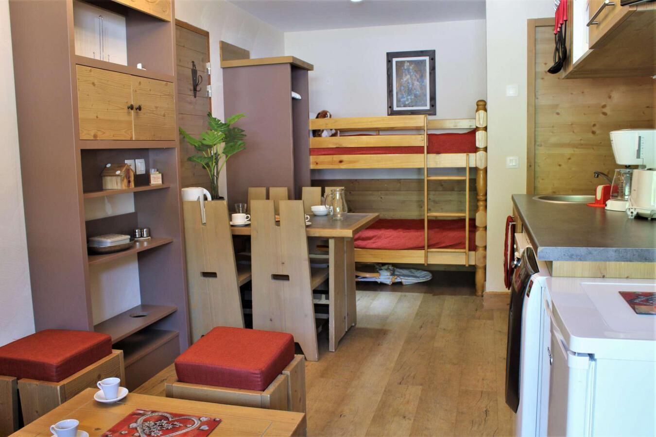 Kühlschrank, Mikrowelle, Ofen, Geschirrspüler