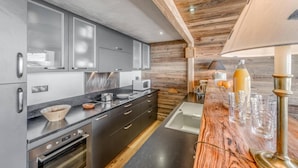 Fridge, microwave, oven, dishwasher - 150m from ski slopes, 3rd floor, balcony, tv, ski locker, 71m², Tignes (Tignes)