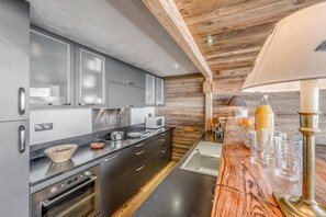 Fridge, microwave, oven, dishwasher - 100m from shops, 3rd floor, balcony, tv, ski locker, 71m², Tignes (Tignes)