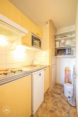Fridge, microwave, dishwasher