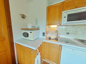 Fridge, microwave, oven, dishwasher - 1st floor, view village, balcony, parking, tv, 36m², Le Grand Bornand (Le Grand-Bornand)