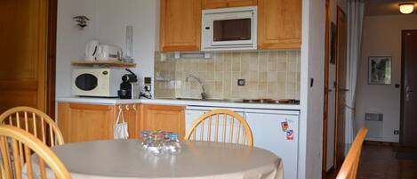 Refrigerador, microondas, horno, lavavajillas