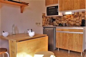 Fridge, oven, coffee/tea maker - 50m from ski slopes, 4th floor, balcony, tv, ski locker, 18m², Risoul (Risoul)