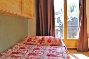 WiFi - 50m from ski slopes, 4th floor, balcony, tv, ski locker, 18m², Risoul (Risoul)