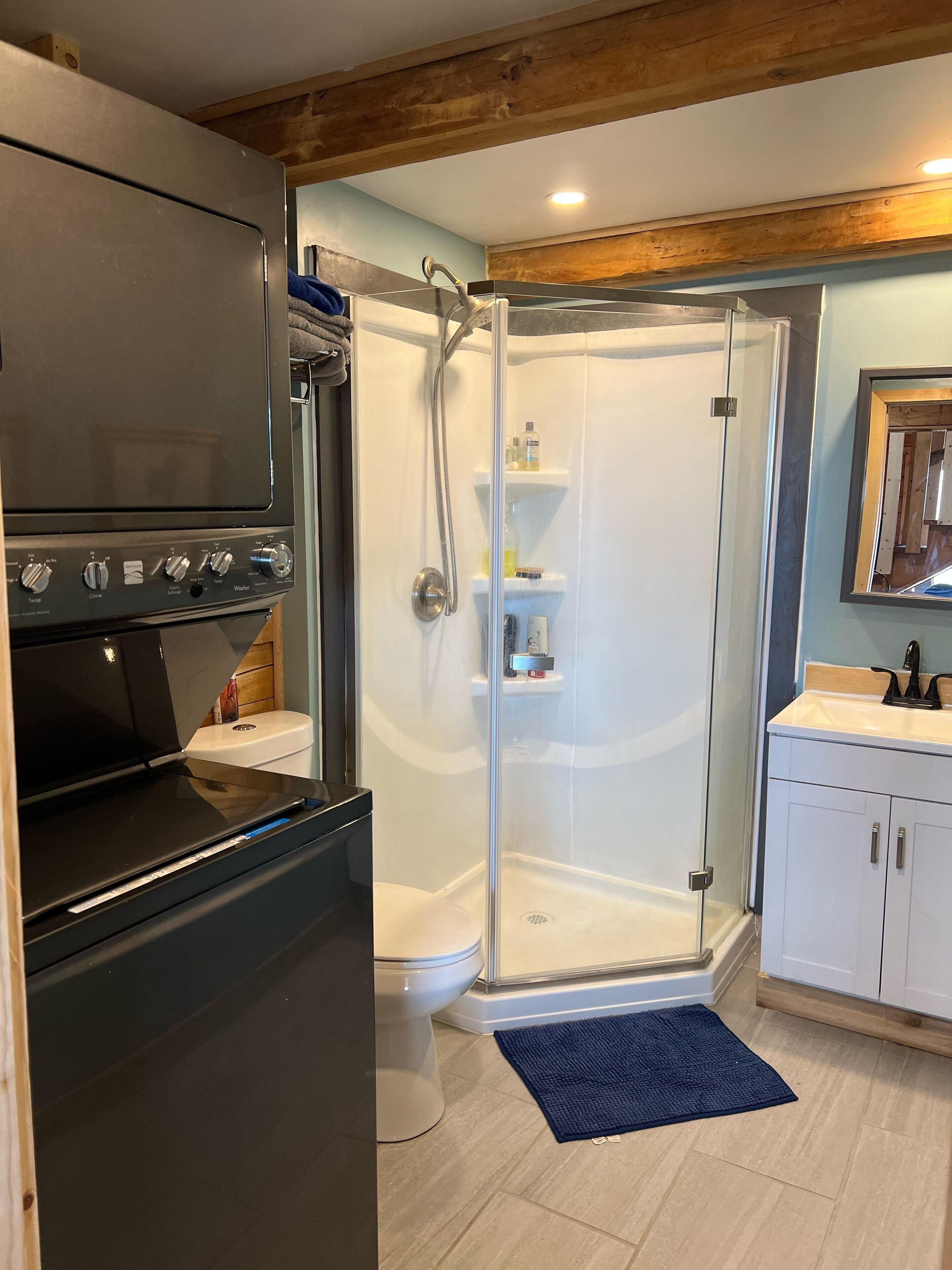 Modern private cabin on 2.27 acres overlooking the bay