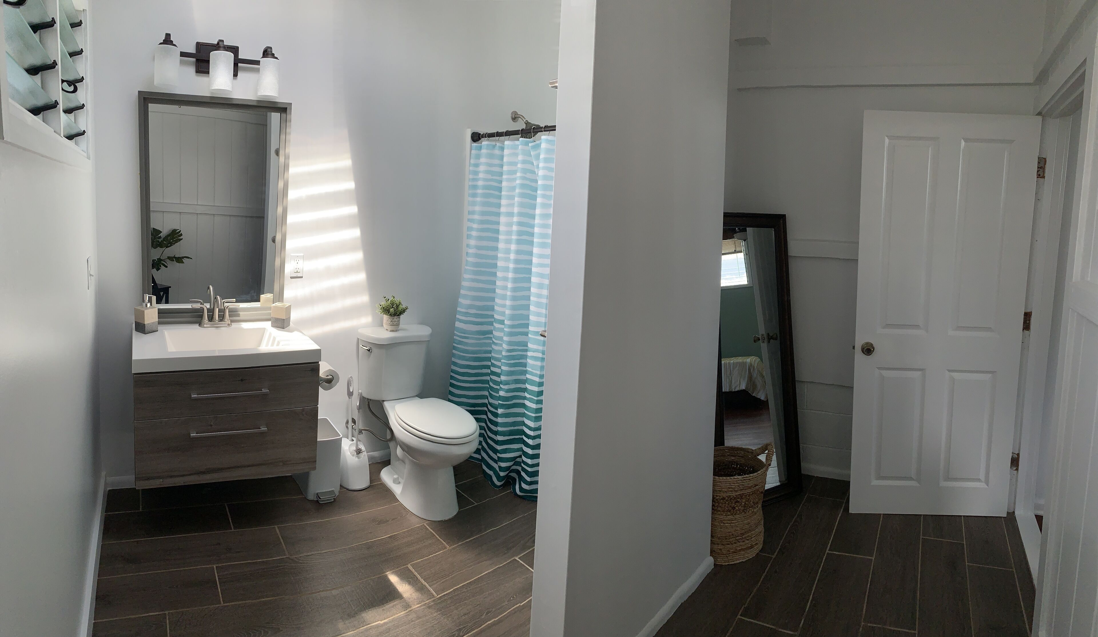 Honoli’i beach cottage, very roomy, in a charming neighborhood.