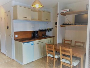 Fridge, microwave, oven