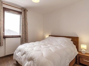 2 bedrooms, WiFi - 50m from ski slopes, 5th floor, view mountain, balcony, parking, tv, ski locker, 55m², La Plagne (La Plagne)