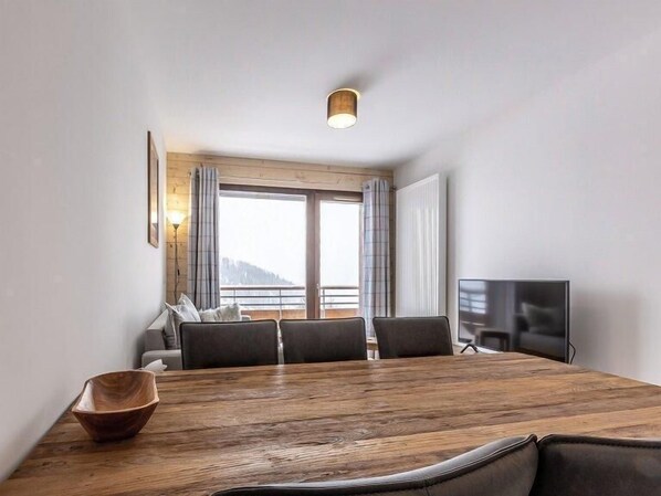 Interior - 50m from ski slopes, 5th floor, view mountain, balcony, parking, tv, ski locker, 55m², La Plagne (La Plagne)