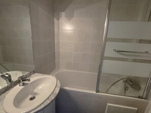 Badewanne, Haartrockner