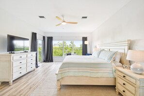 2 bedrooms, desk, iron/ironing board, travel crib - Spacious Intracoastal Condo | 3 min walk to beach! (Indian Shores)