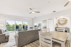 Interior - Spacious Intracoastal Condo | 3 min walk to beach! (Indian Shores)