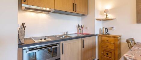 Refrigerador, microondas, horno, lavavajillas