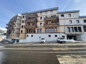 Exterior - 50m from ski slopes, 4th floor, view mountain, balcony, tv, ski locker, 35m², La Plagne (La Plagne)