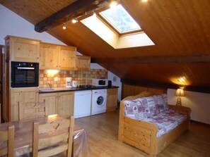 1 bedroom, WiFi - 200m from resort center, 2nd floor, tv, 42m², Champagny-en-Vanoise (Champagny-en-Vanoise)