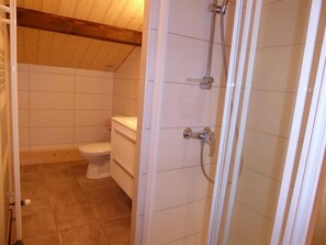 Shower - 200m from resort center, 2nd floor, balcony, tv, 42m², Champagny-en-Vanoise (Champagny-en-Vanoise)
