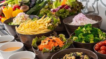 Petit déjeuner buffet servi tous les jours en supplément