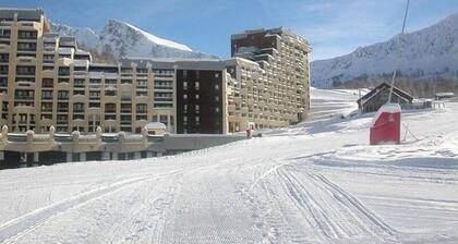 Ă 20m des pistes de ski, 1er Ă©tage, vue pistes de ski, tĂ©lĂ©vision, casier Ă ski, 54mÂČ, Isola 2000