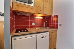 Réfrigérateur, micro-ondes, four, lave-vaisselle