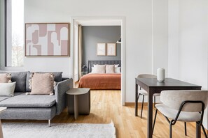 1 slaapkamer, een strijkplank/strijkijzer, wifi, beddengoed