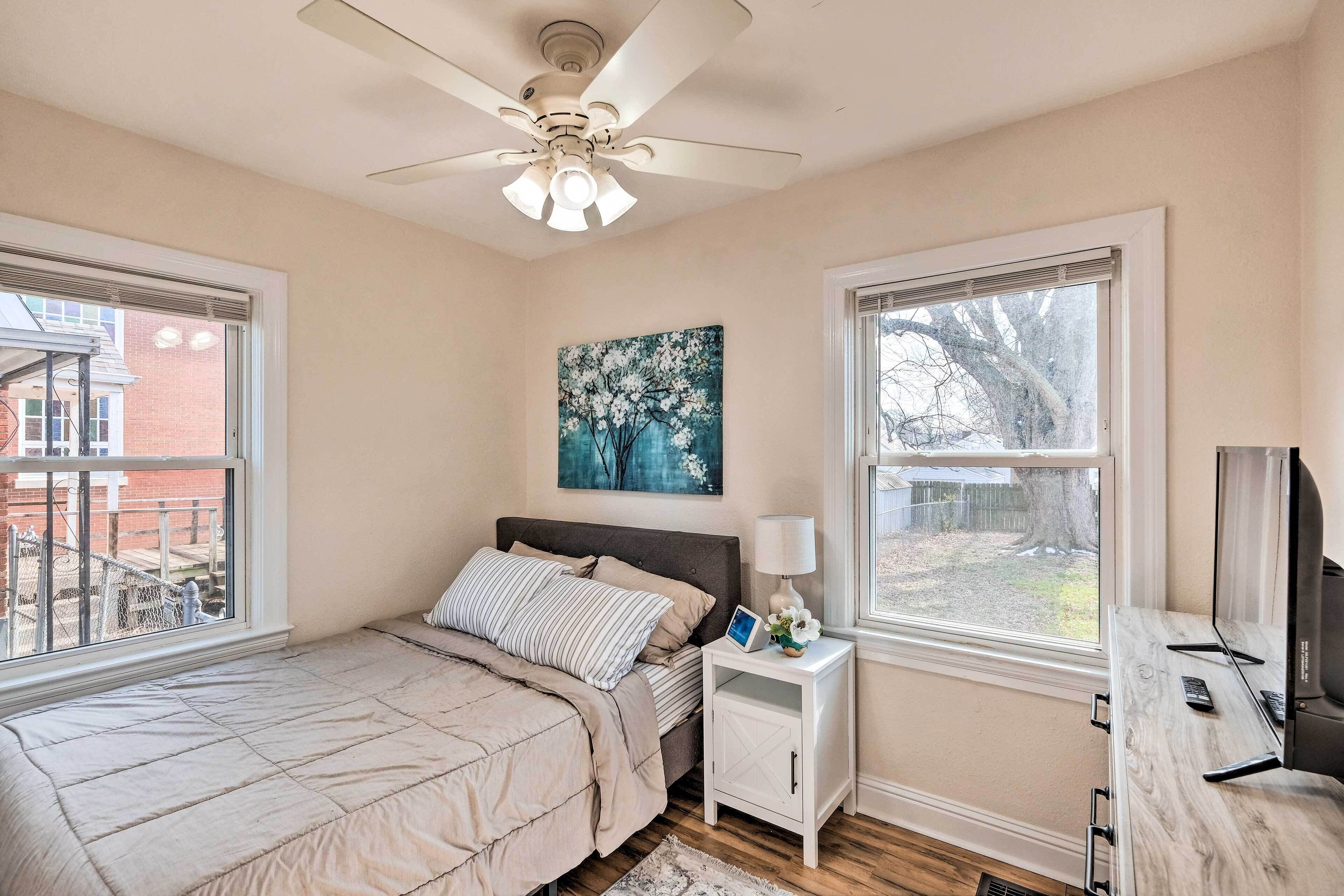 3 bedrooms, desk, iron/ironing board, internet