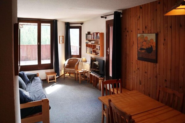 Living area - 50m from ski slopes, 6th floor, terrace, tv, ski locker, 60m², Les Orres (Les Orres)