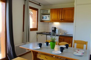 Fridge, dishwasher