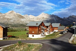 Exterior - 1st floor, balcony, tv, 32m², La Joue du Loup (Le Dévoluy)