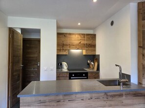 Fridge, oven, dishwasher, toaster